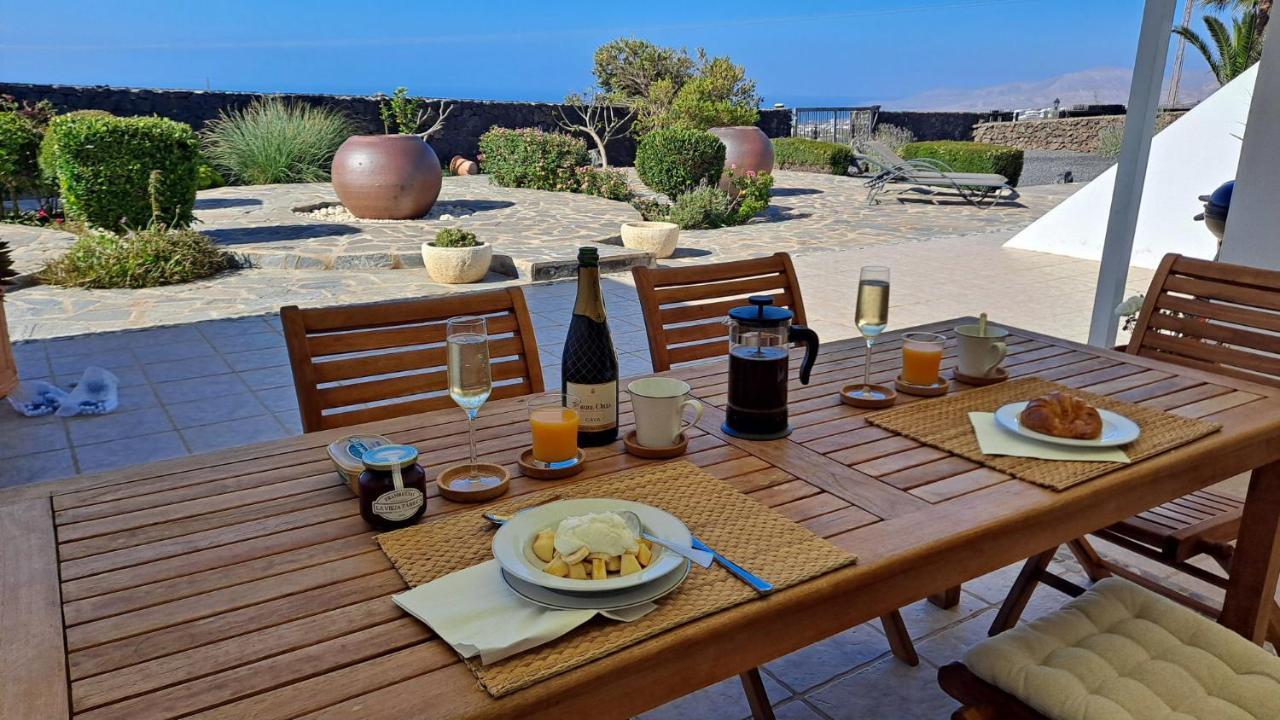 Villa Essence - A Unique Detached Villa With A-C, Heated Private Pool, Hottub, Gardens, Patios And Stunning Views! Tías Eksteriør billede