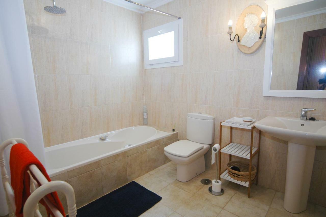 Villa Essence - A Unique Detached Villa With A-C, Heated Private Pool, Hottub, Gardens, Patios And Stunning Views! Tías Eksteriør billede